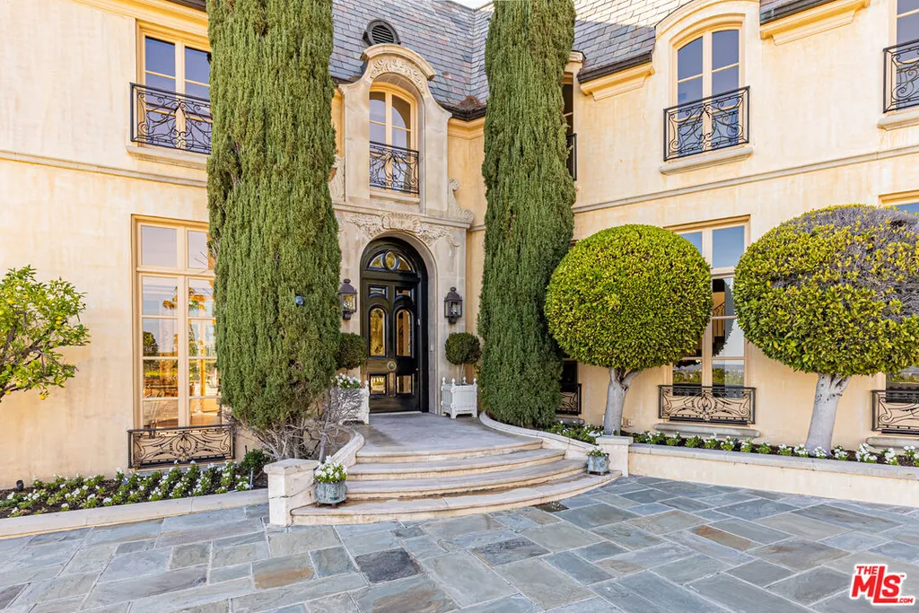 1115 La Altura Rd, Beverly Hills